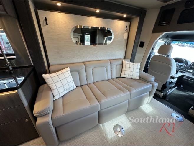 2026 Airstream Atlas Advanced Power Plus - Image 14