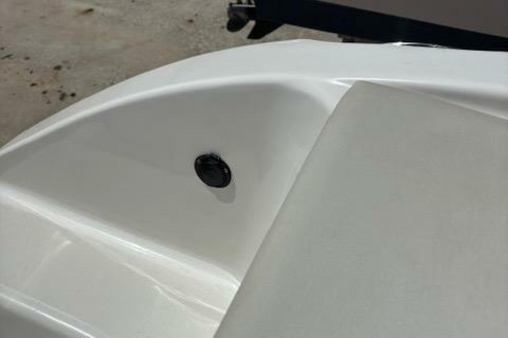 2018 Century 2600 Center Console - Image 41