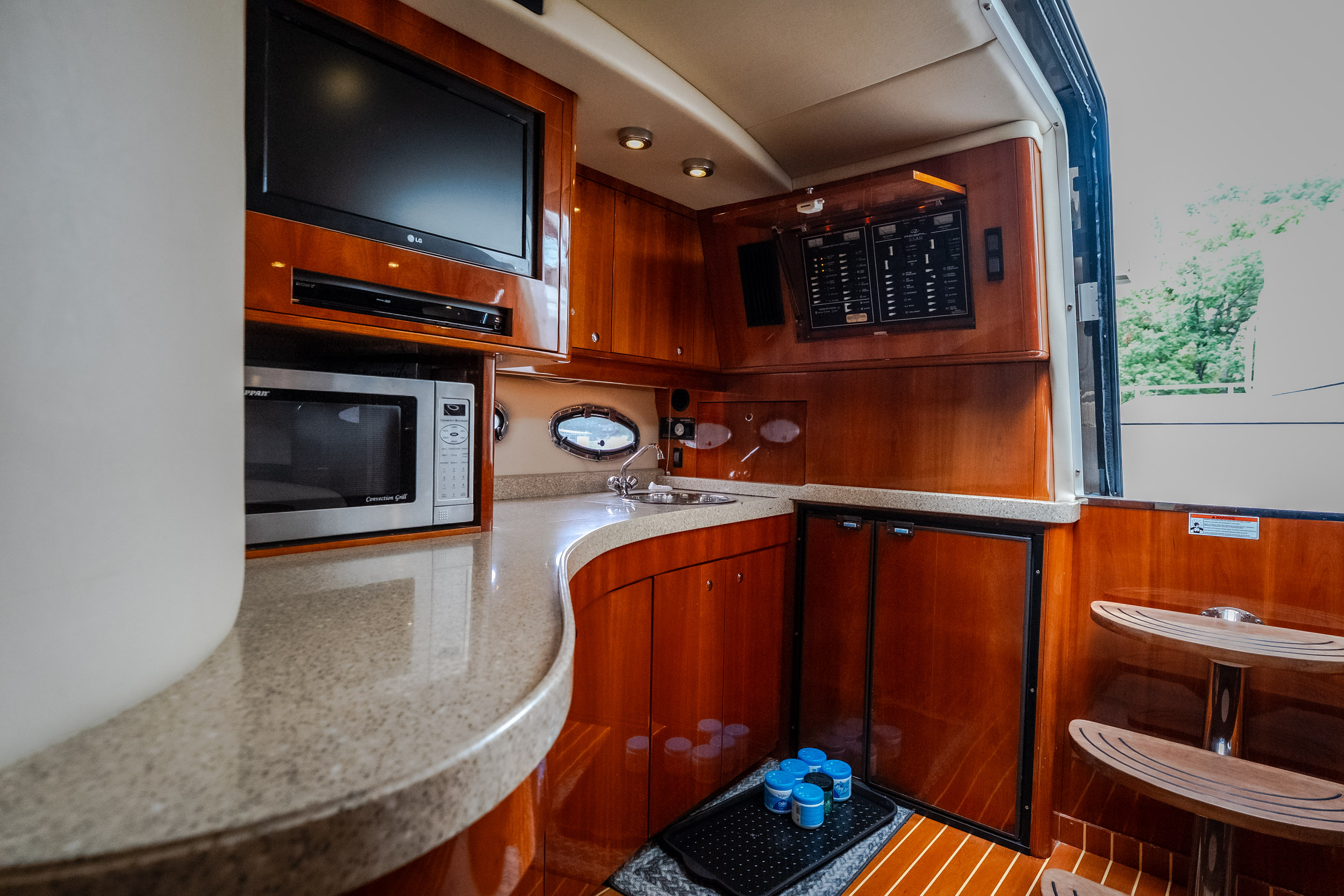 2009 Regal 4460 Express Cruiser - Image 39