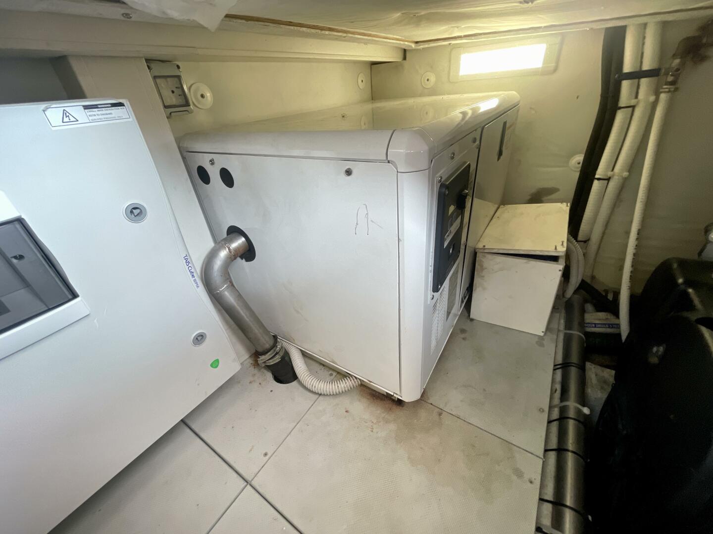 2017 Chris-Craft Commander 42 - Image 41