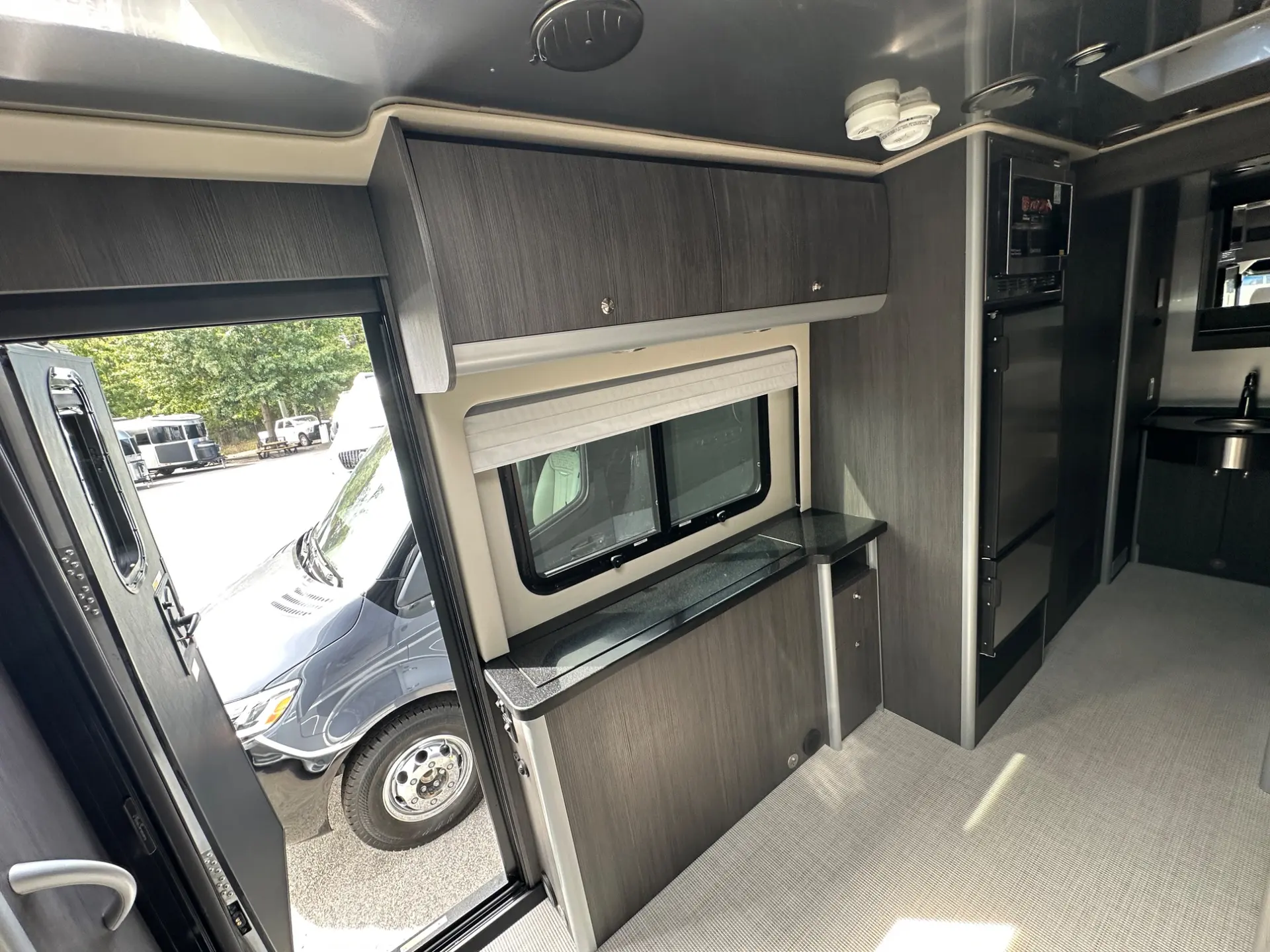 2026 Airstream Atlas - Image 10