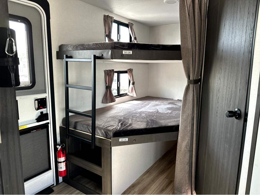 2027 VENTURE RV SIENNA 271VBH - Image 17