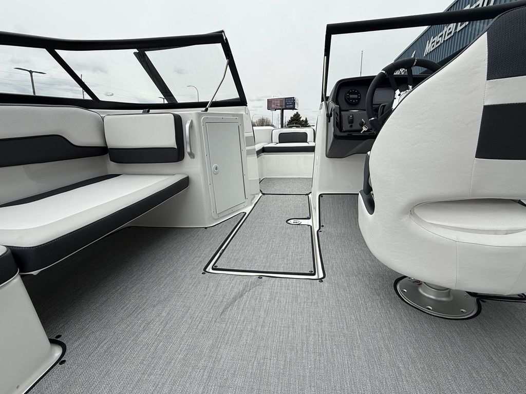 2025 Yamaha Boats AR195 - Image 28