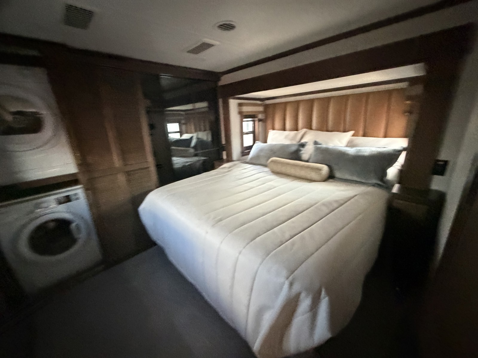 2025 FOREST RIVER 421FK - Image 77