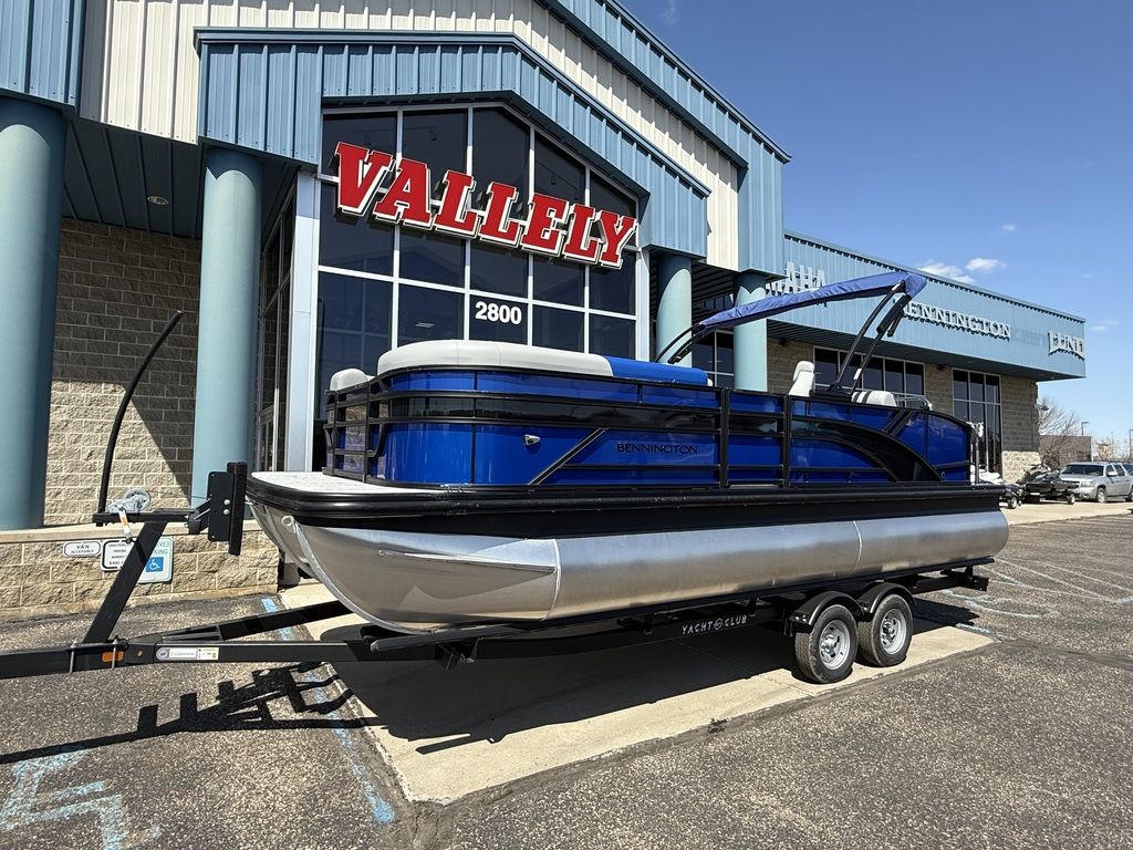 2025 Bennington 22 SSB Swingback Tri-Toon Pontoon - Image 2