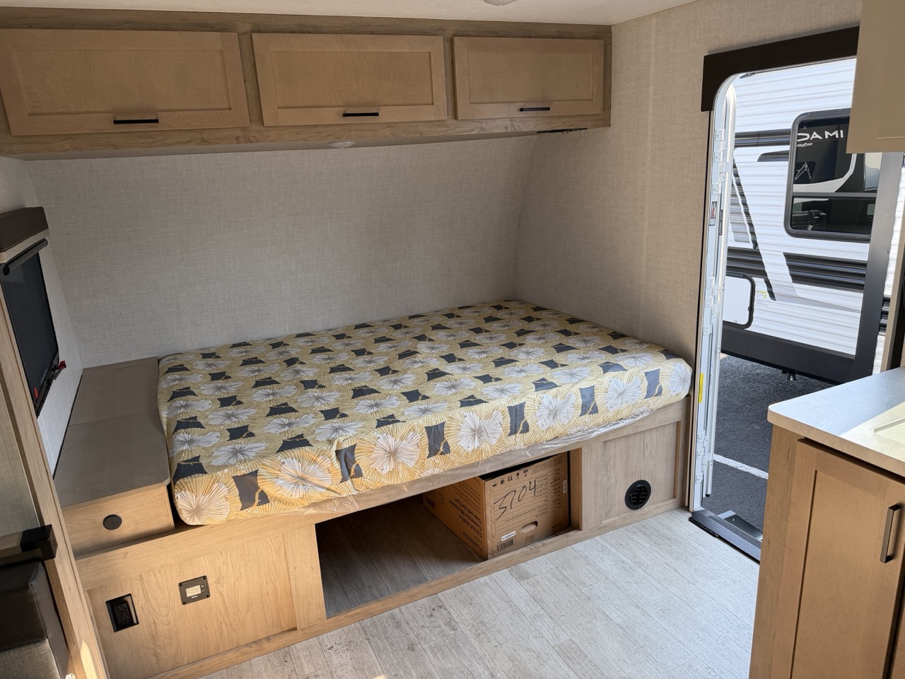 2026 Ember RV E-Series 19ETS - Image 13