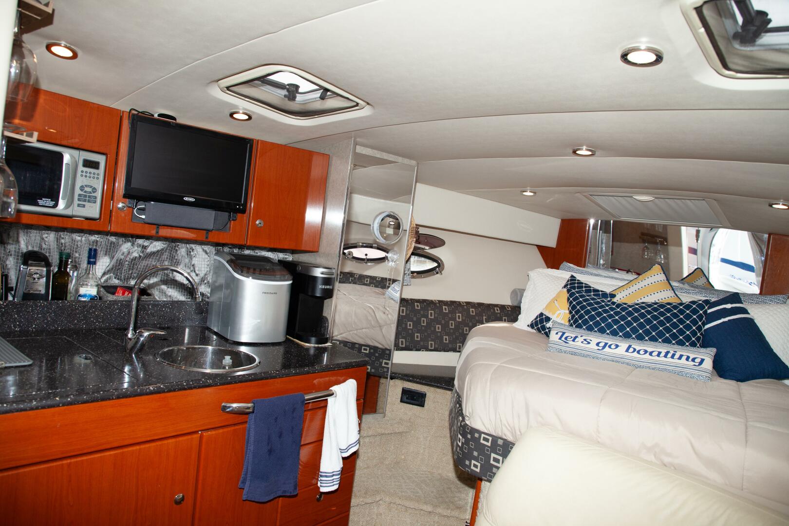 2006 Formula 31 Performance Cruiser - Image 19