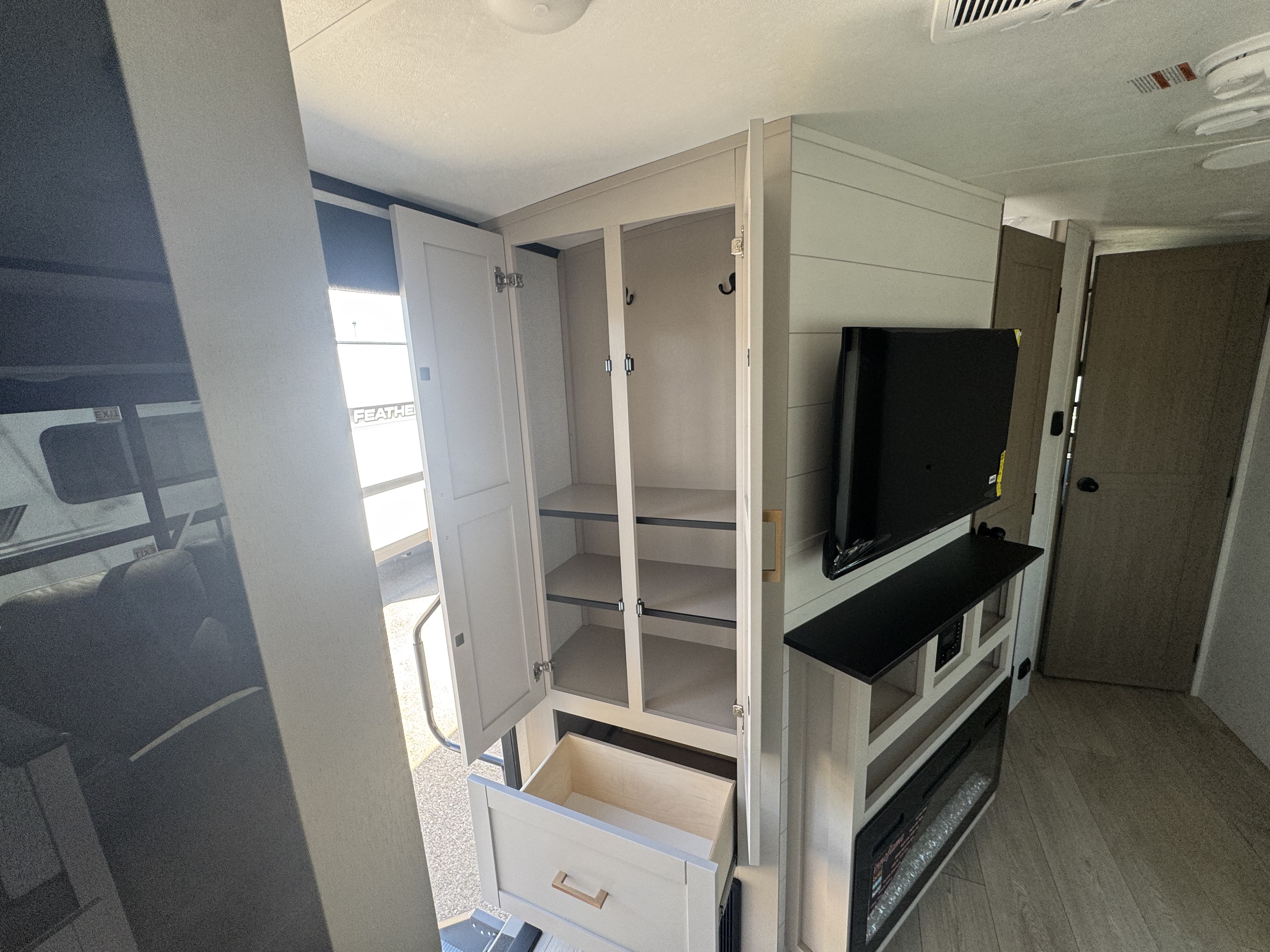 2027 JAYCO JAY FEATHER 26FK - Image 18