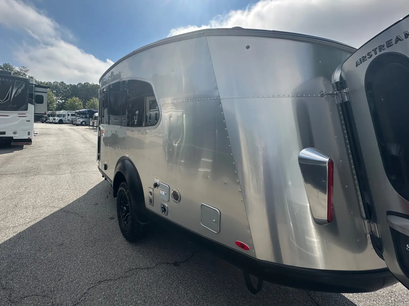 2027 Airstream Basecamp 20X - Image 5