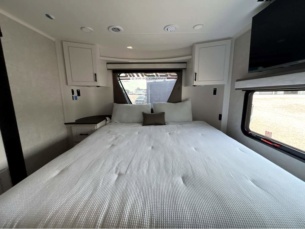 2025 JAYCO SEISMIC 4113 - Image 19