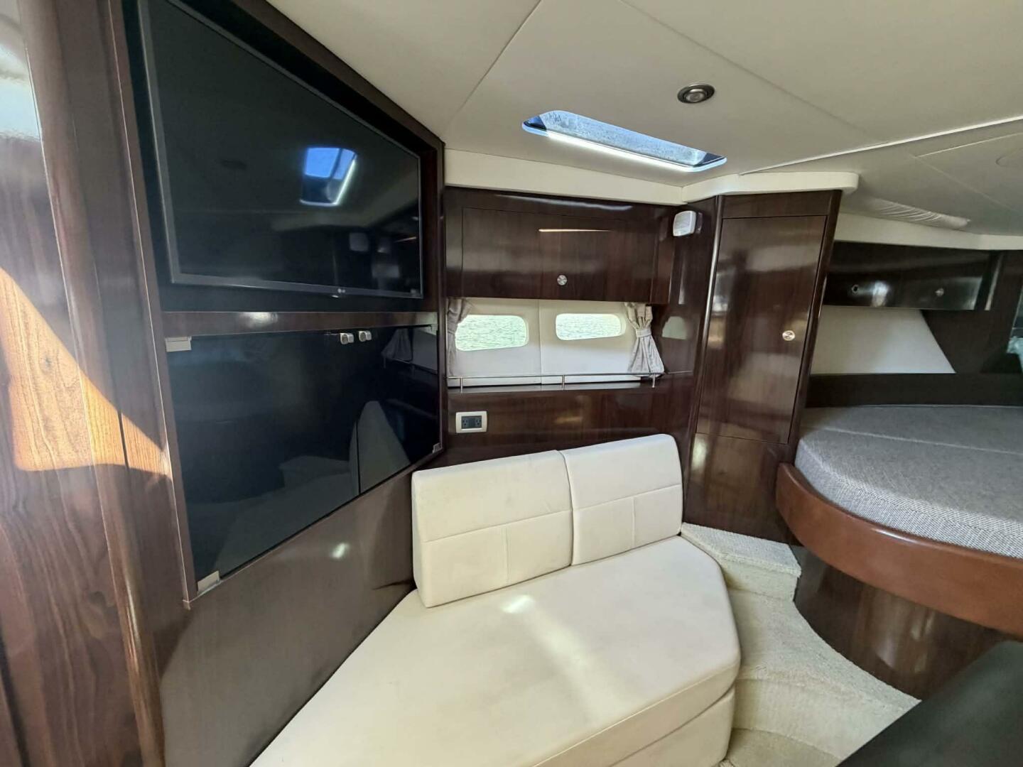 2016 Sea Ray 350 Sundancer - Image 43