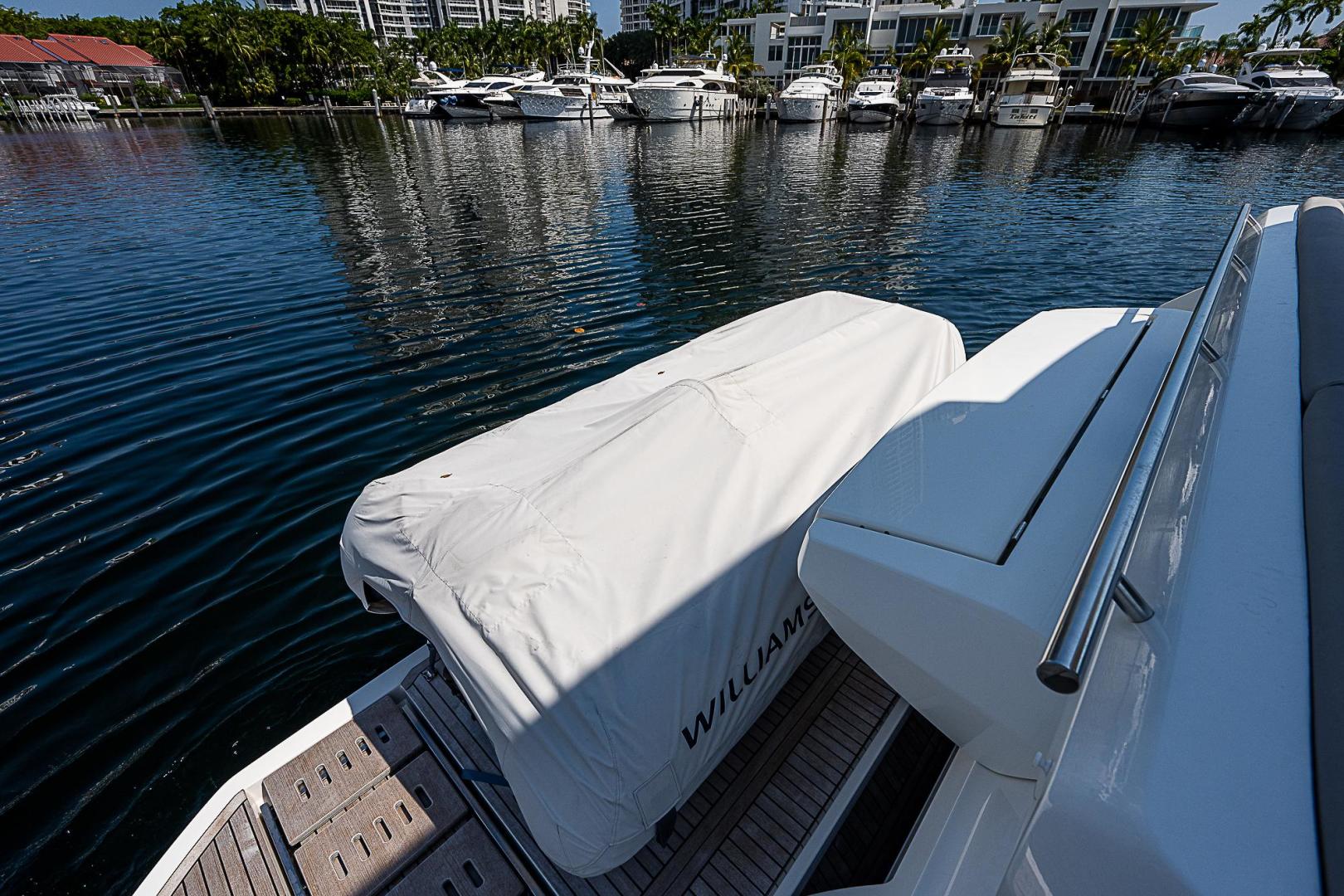 2022 Prestige 520 Fly - Image 9