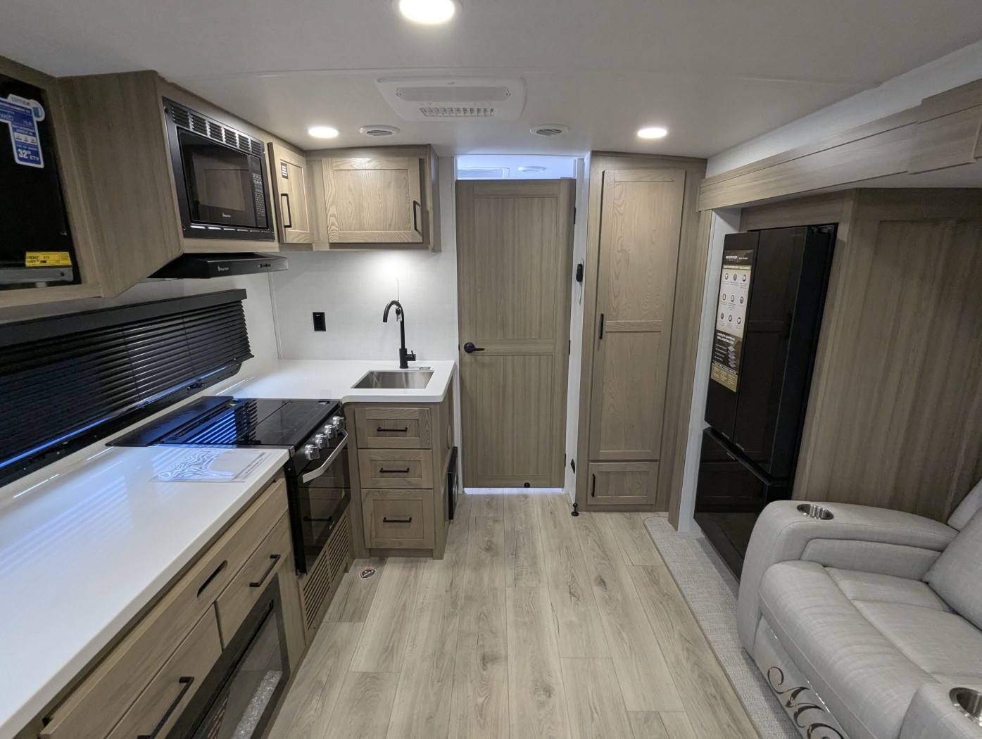 2027 Forest River Rockwood Mini Lite 2213S - Image 14
