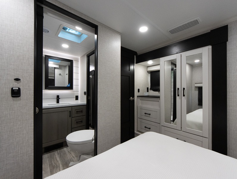 2025 Jayco Seismic Luxury Series 4113 - Image 18