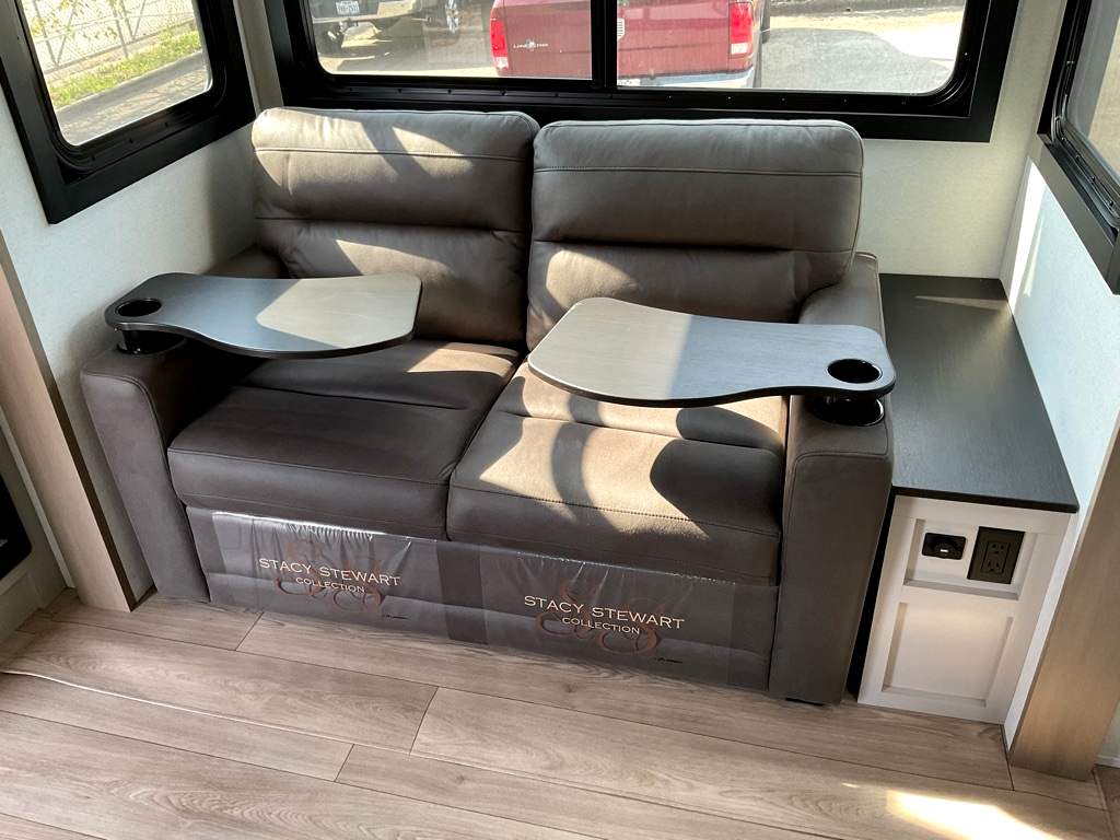 2027 JAYCO Jay Feather 18RBF - Image 10