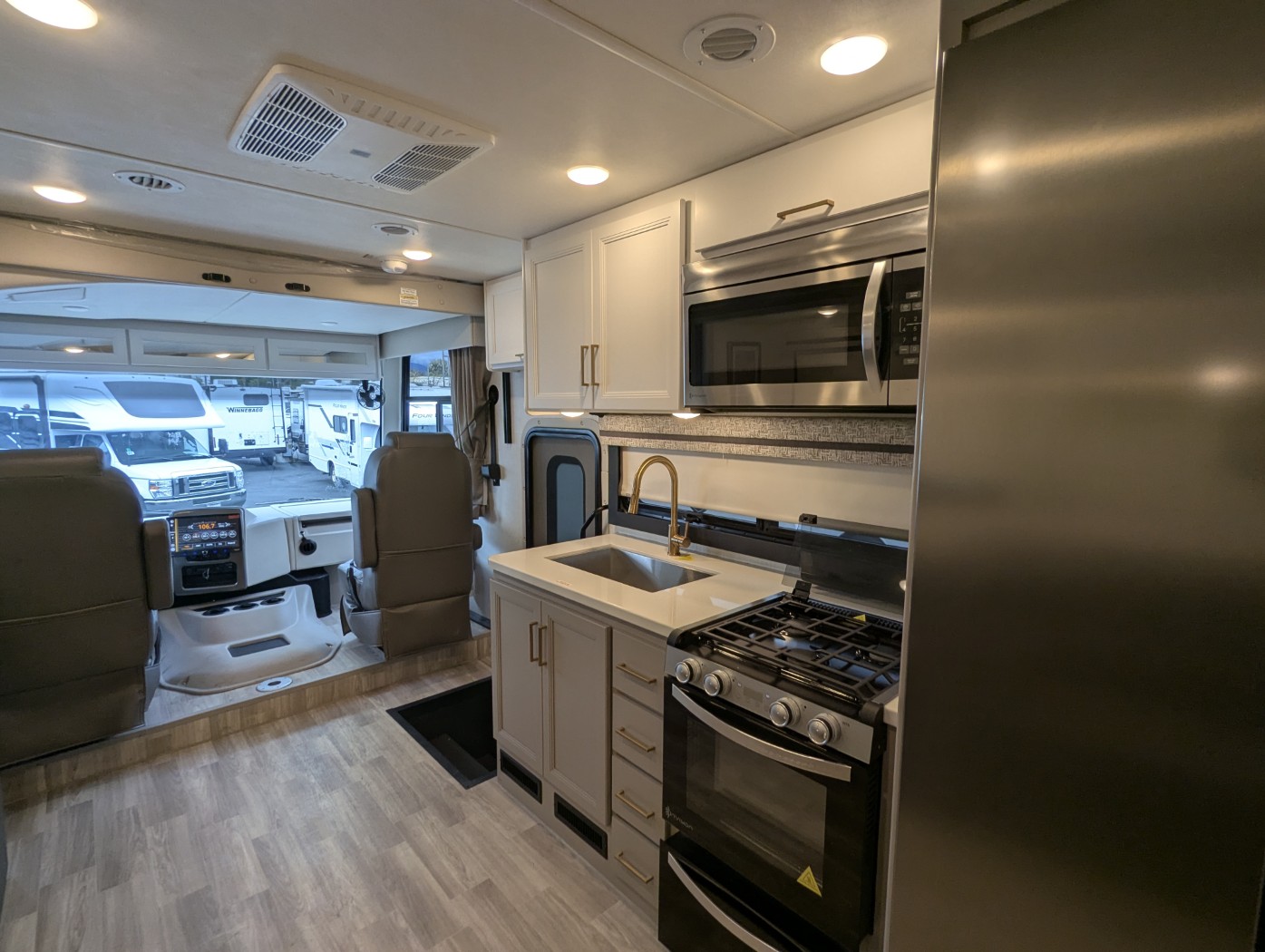 2026 Thor Motor Coach Windsport 35G - Image 28