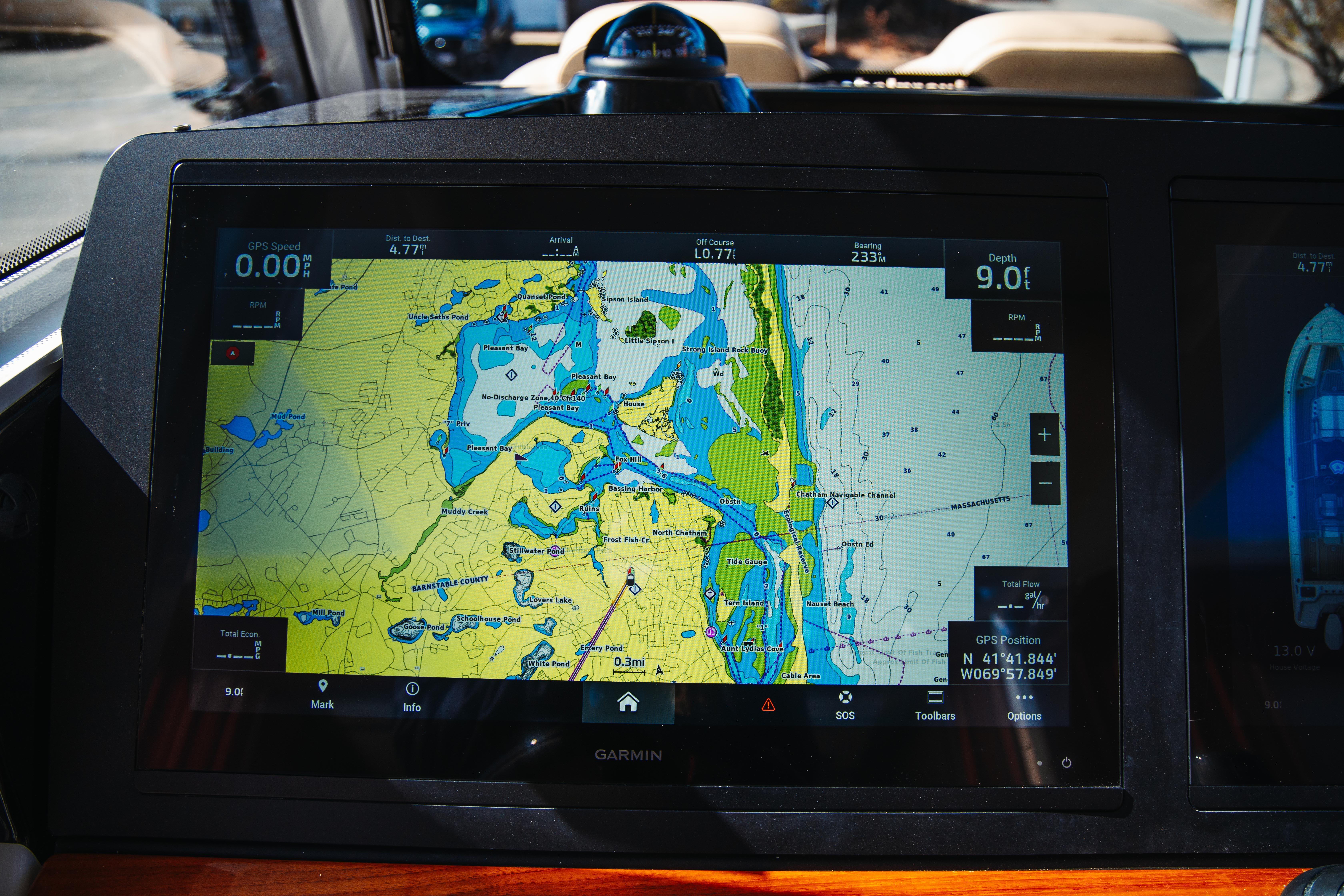 2024 Everglades 315 Center Console Standard - Image 32