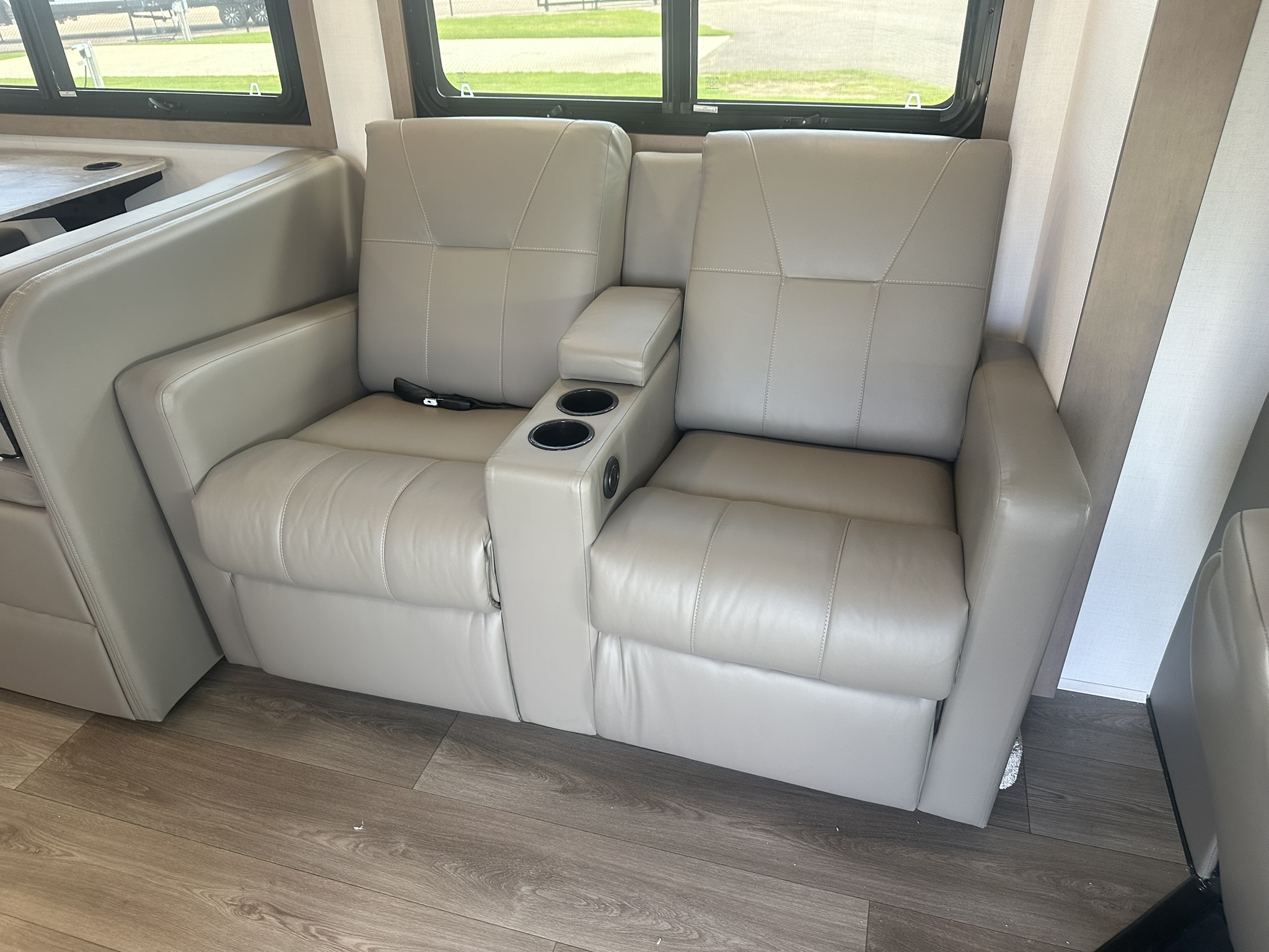 2027 JAYCO GREYHAWK 29MV - Image 25