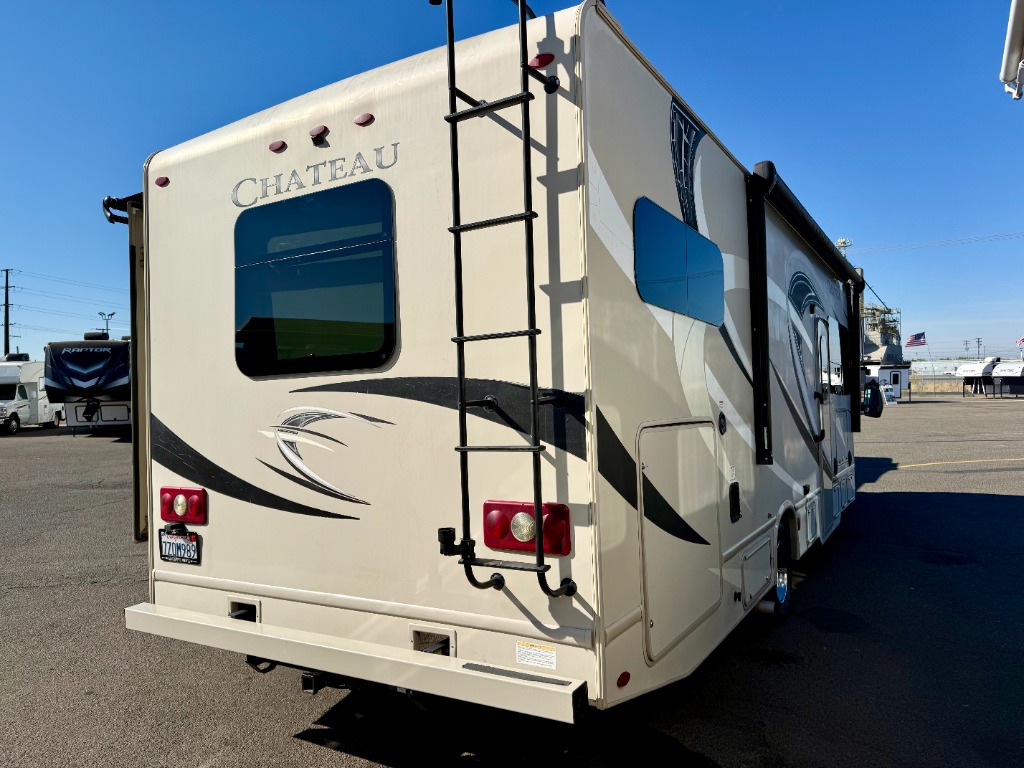 2017 Chateau 31W - Image 4