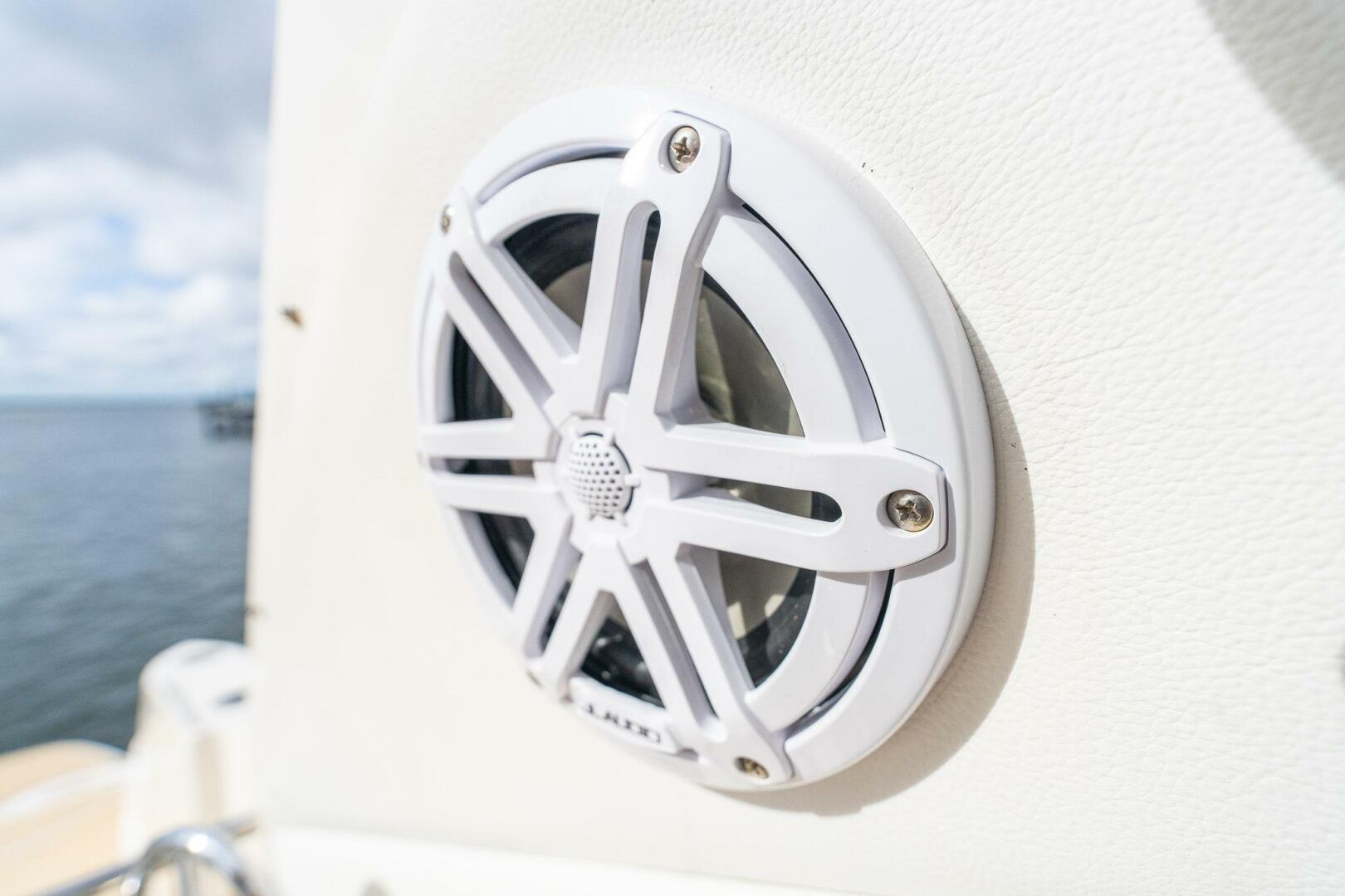 2016 Sea Ray 330 Sundancer - Image 48