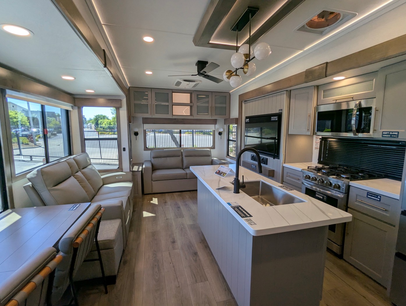 2026 Alliance RV Paradigm 340RL - Image 10