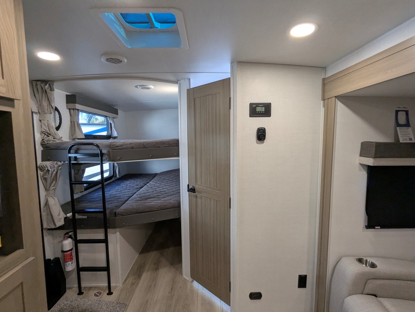2027 Forest River Rockwood Ultra Lite 2706BH - Image 31