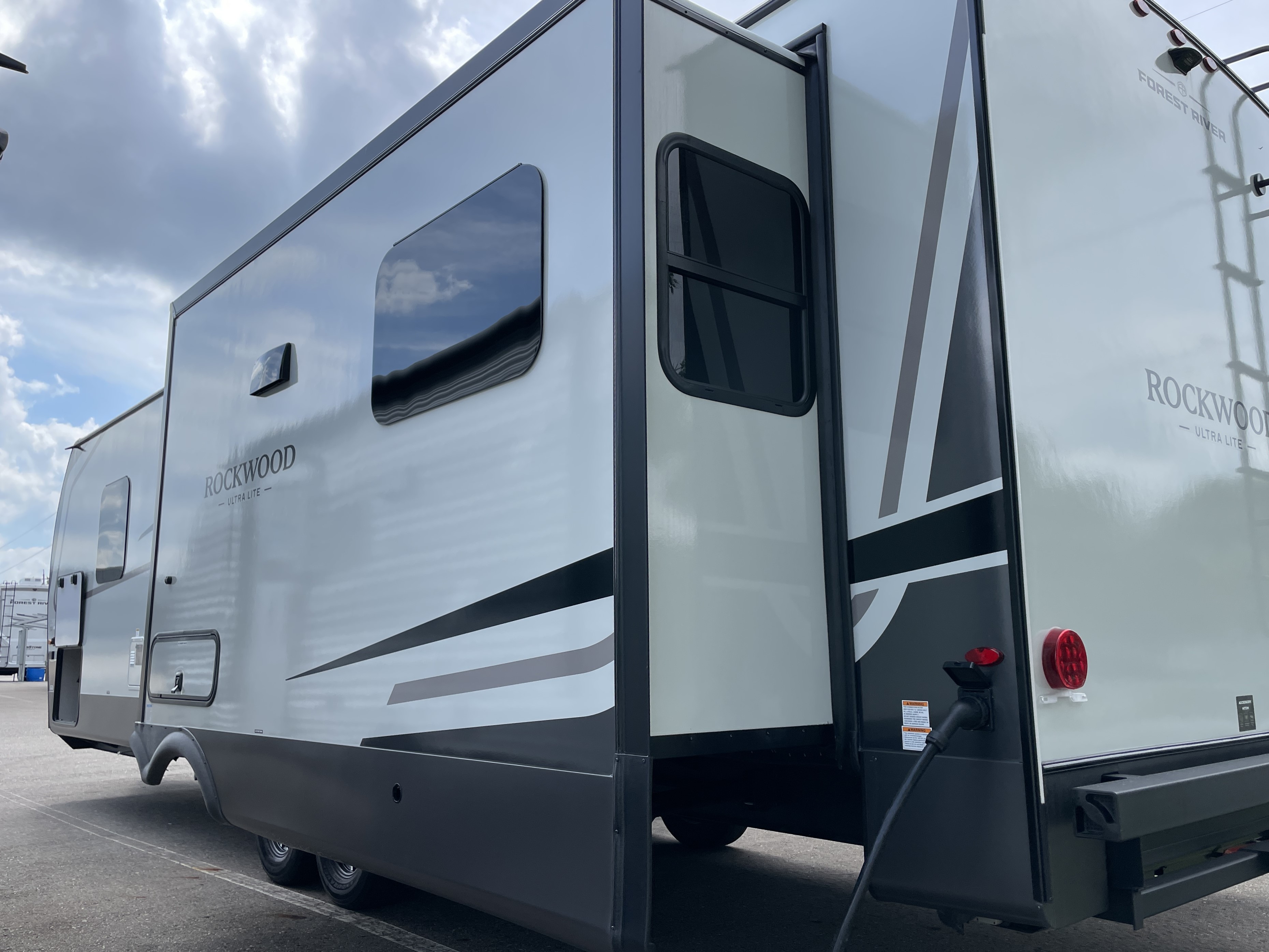 2027 Forest River Rockwood Ultra Lite 2921RL - Image 3