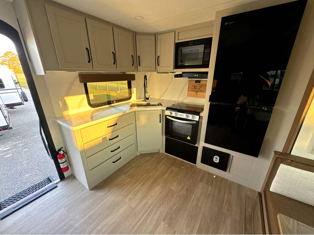 2027 VENTURE RV SPORTTREK 272VRK - Image 11