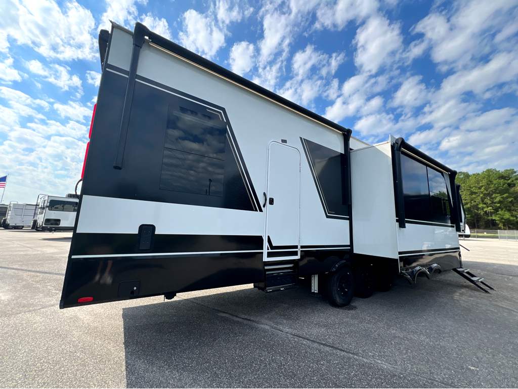 2025 BRINKLEY RV MODEL G 3950 - Image 4