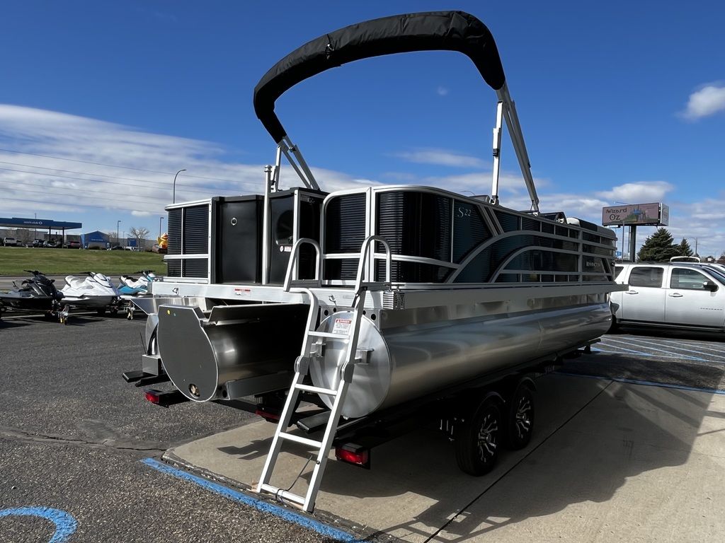 2026 Bennington 22SFC TriToon Pontoon - Image 4
