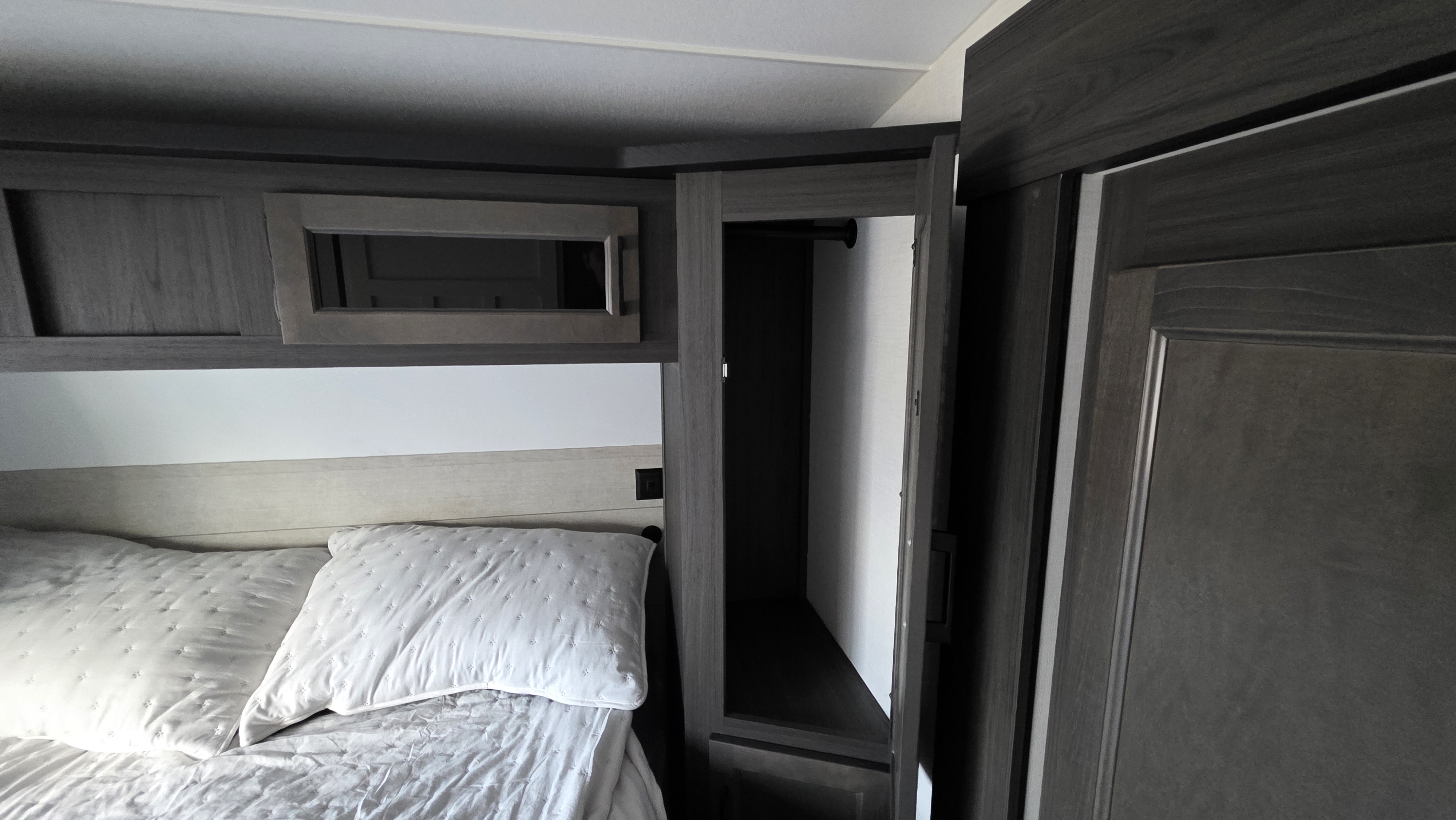 2027 VENTURE RV SPORTTREK 312VTB - Image 22