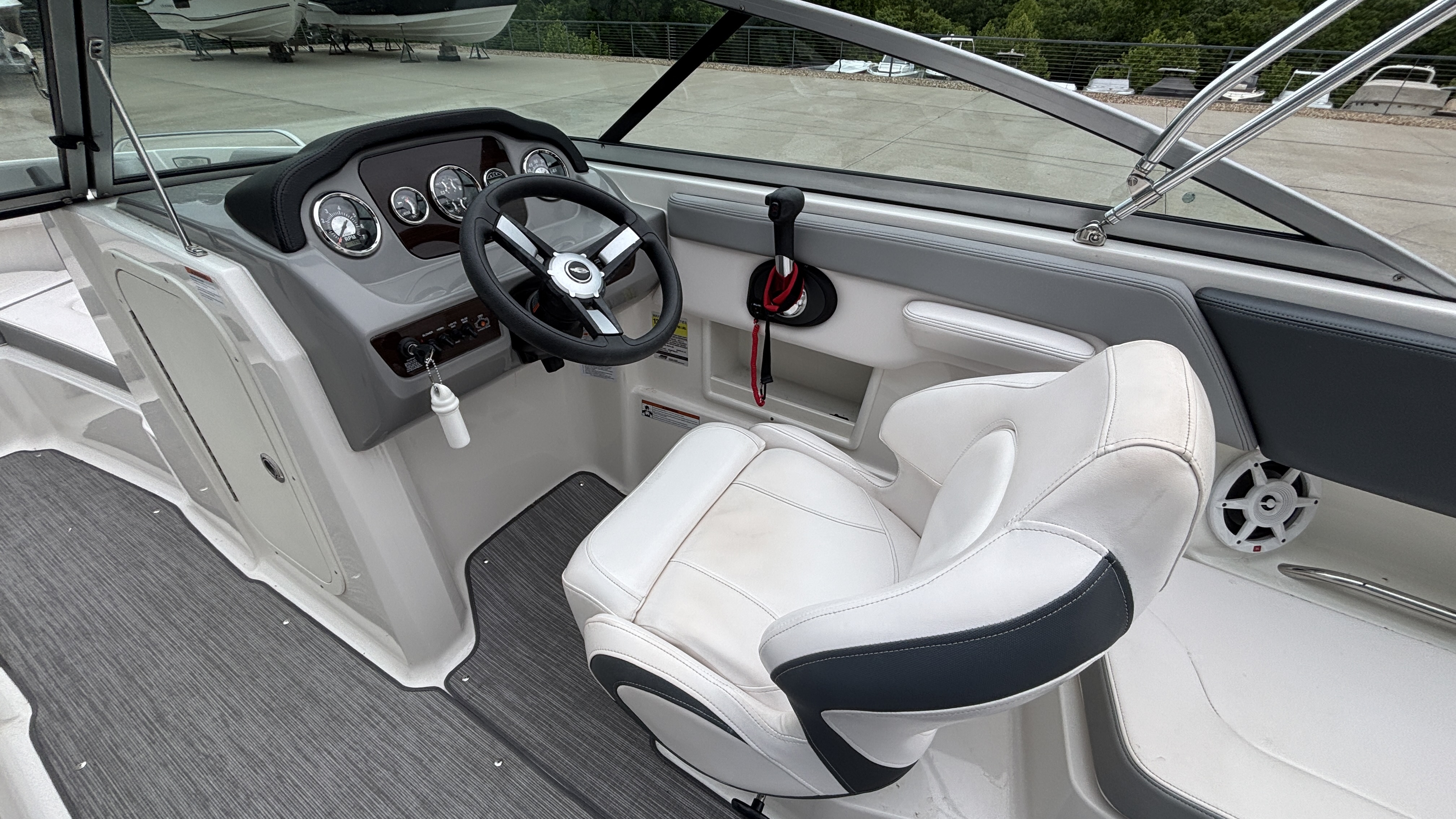2021 Chaparral 23 SSi - Image 27
