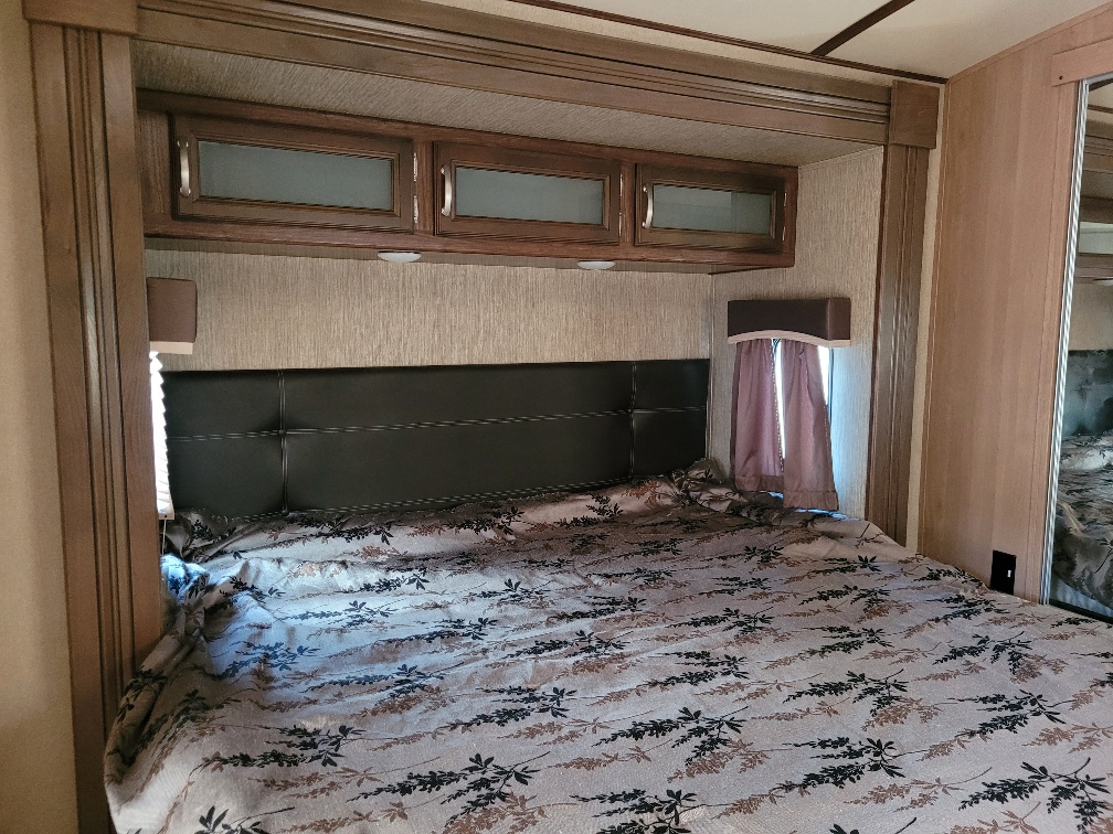 2016 Dutchmen Denali 287 RE - Image 17