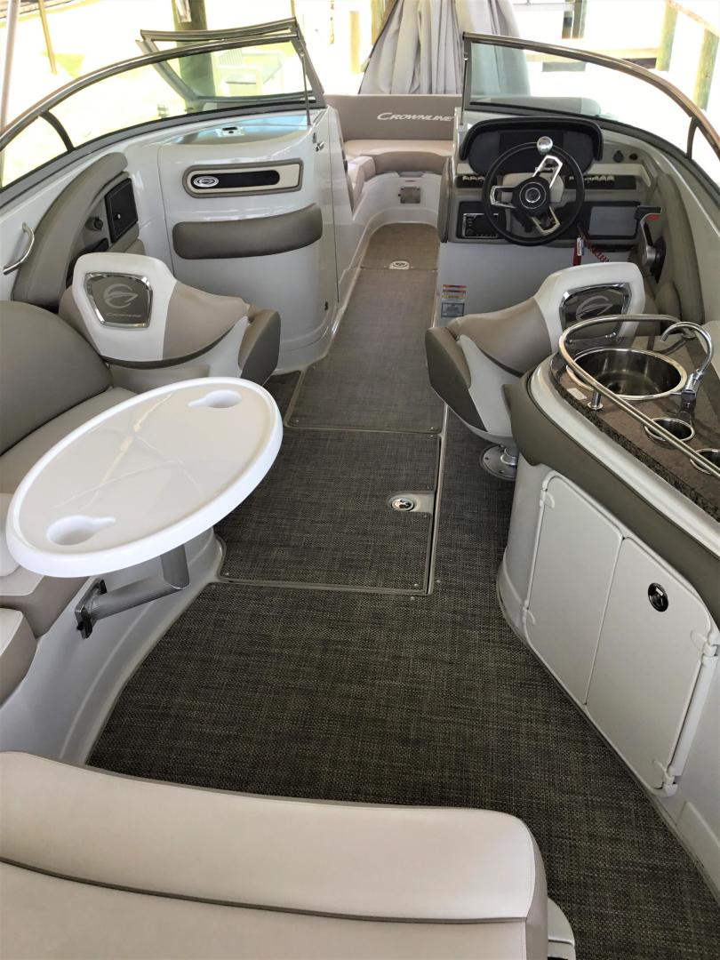 2019 Crownline E275XS - Image 5