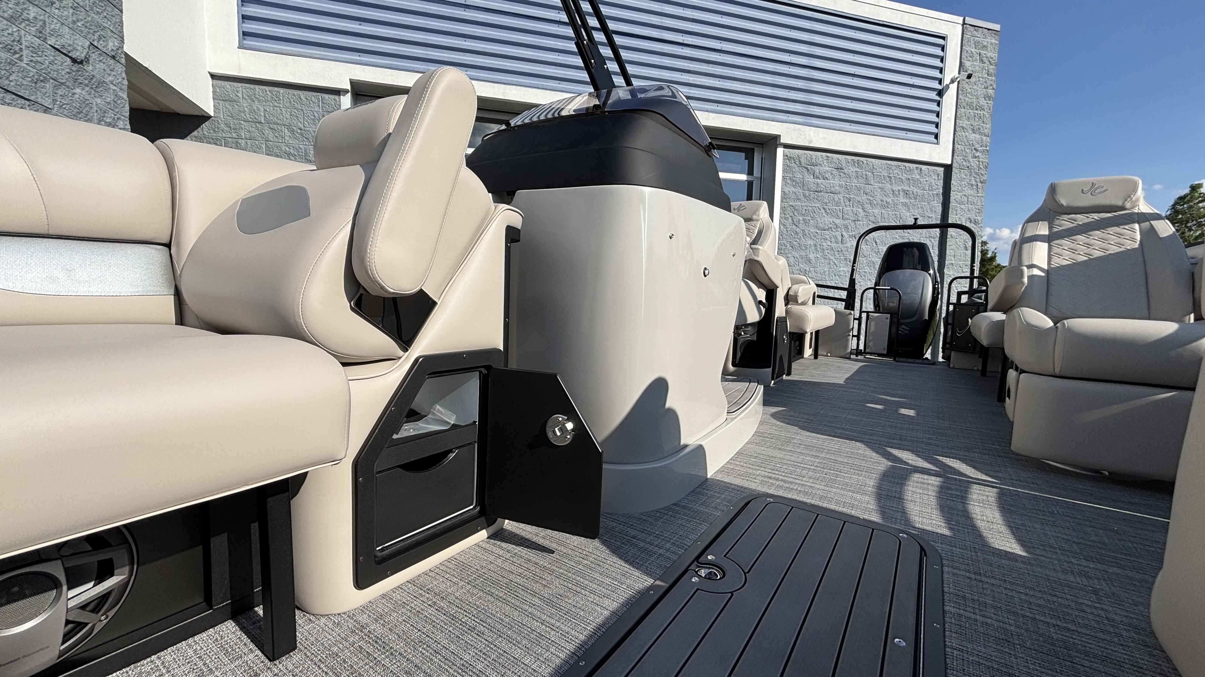 2026 JC Pontoon NepToon 25TT Sport DSL - Image 15