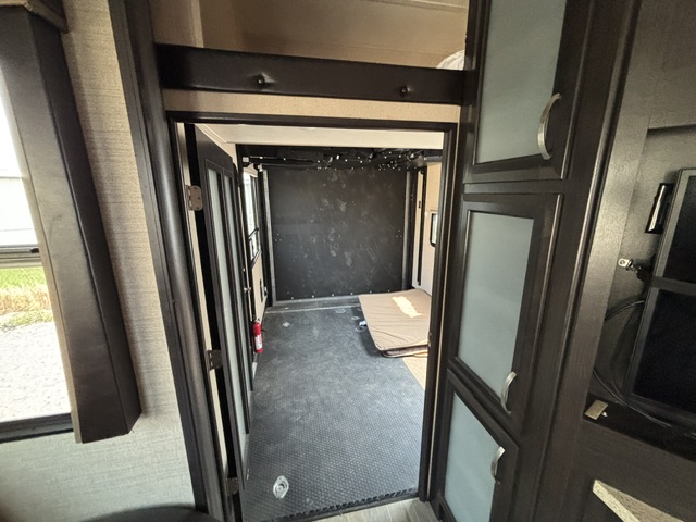 2018 Dutchmen Voltage Triton 3551 - Image 22