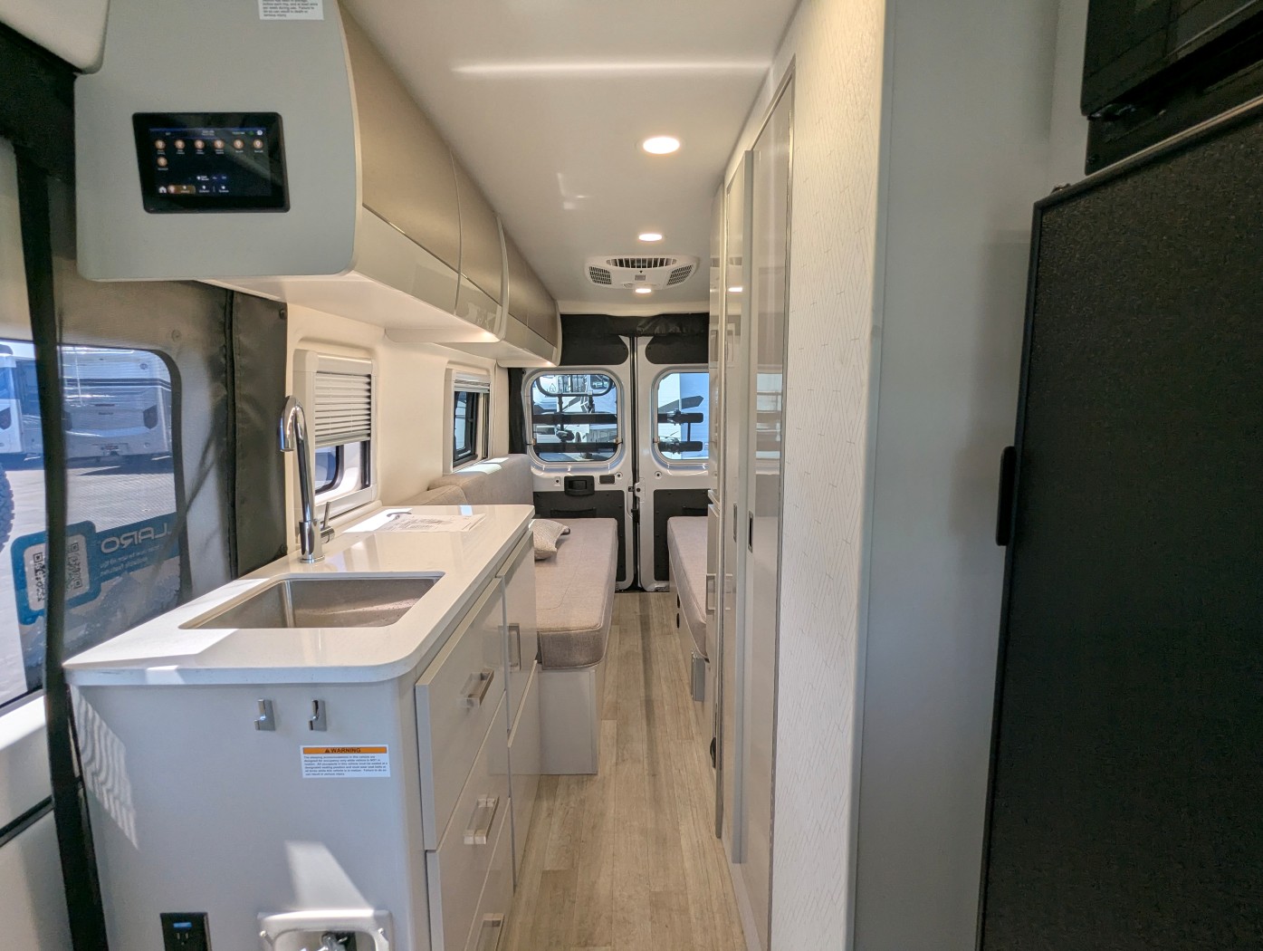 2027 Thor Motor Coach Tellaro 20U - Image 17