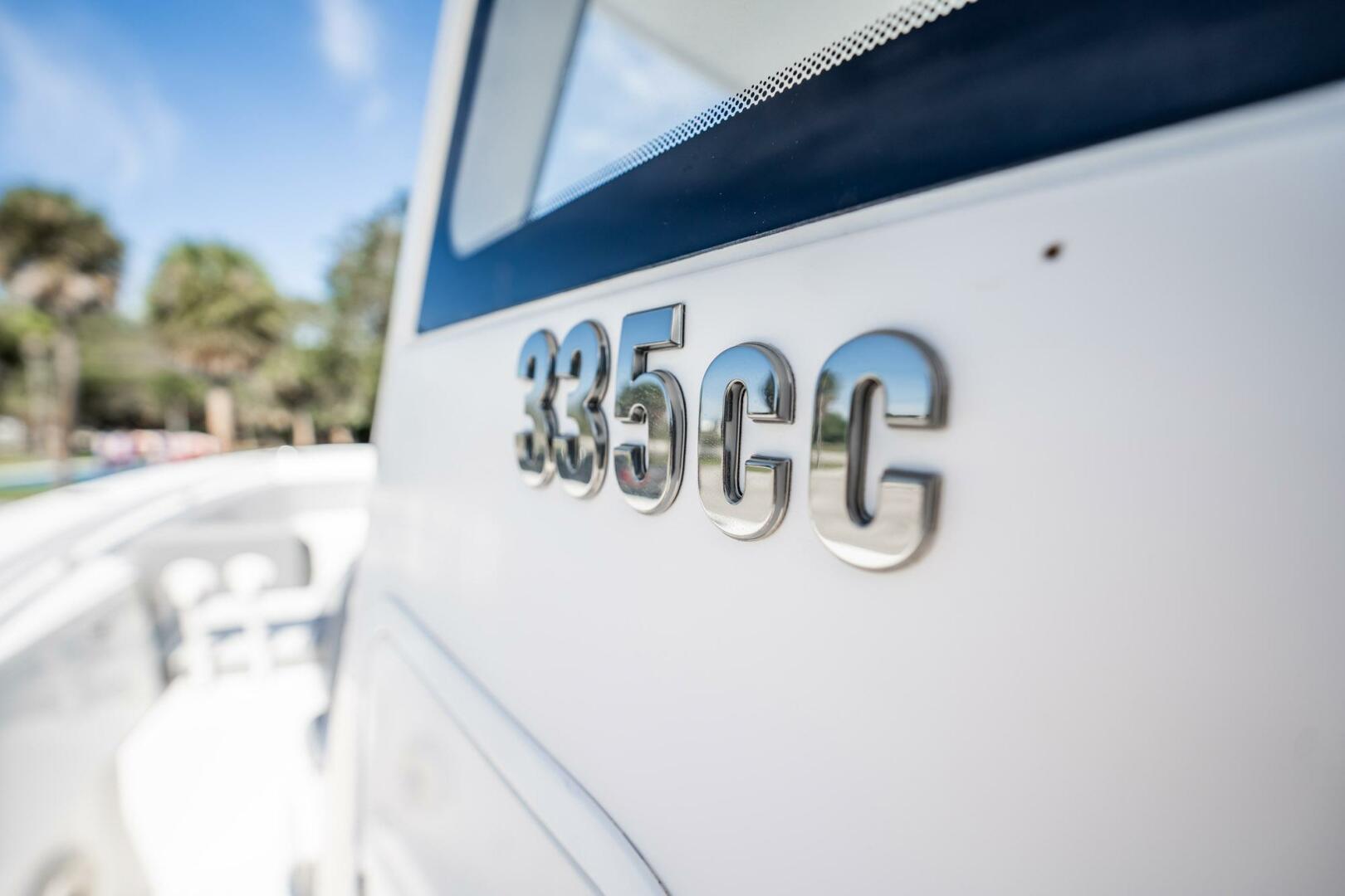 2021 Everglades 335 Center Console - Image 18