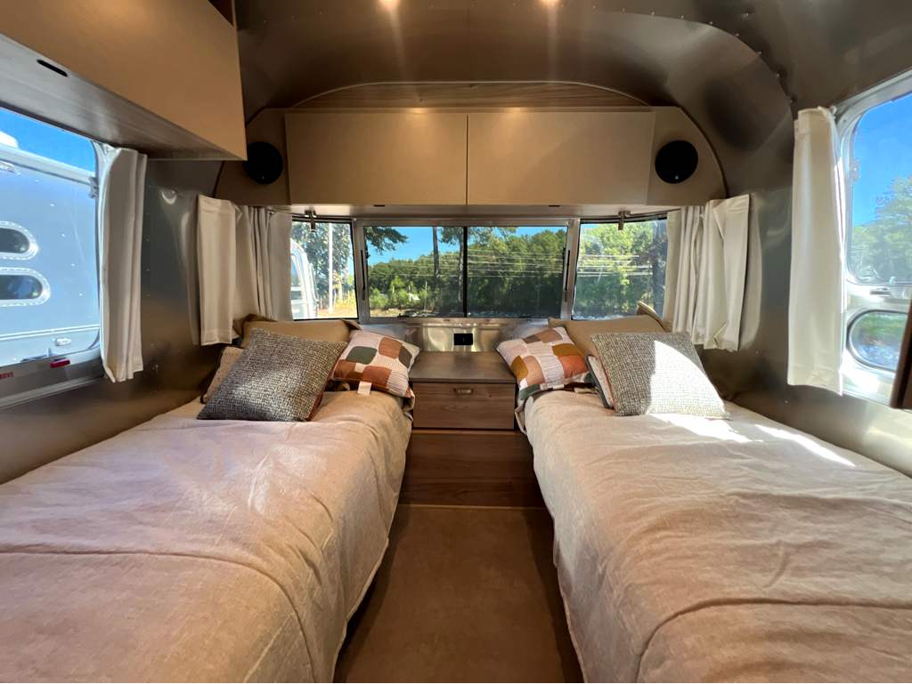 2027 AIRSTREAM FLYING CLOUD 25FBT - Image 18
