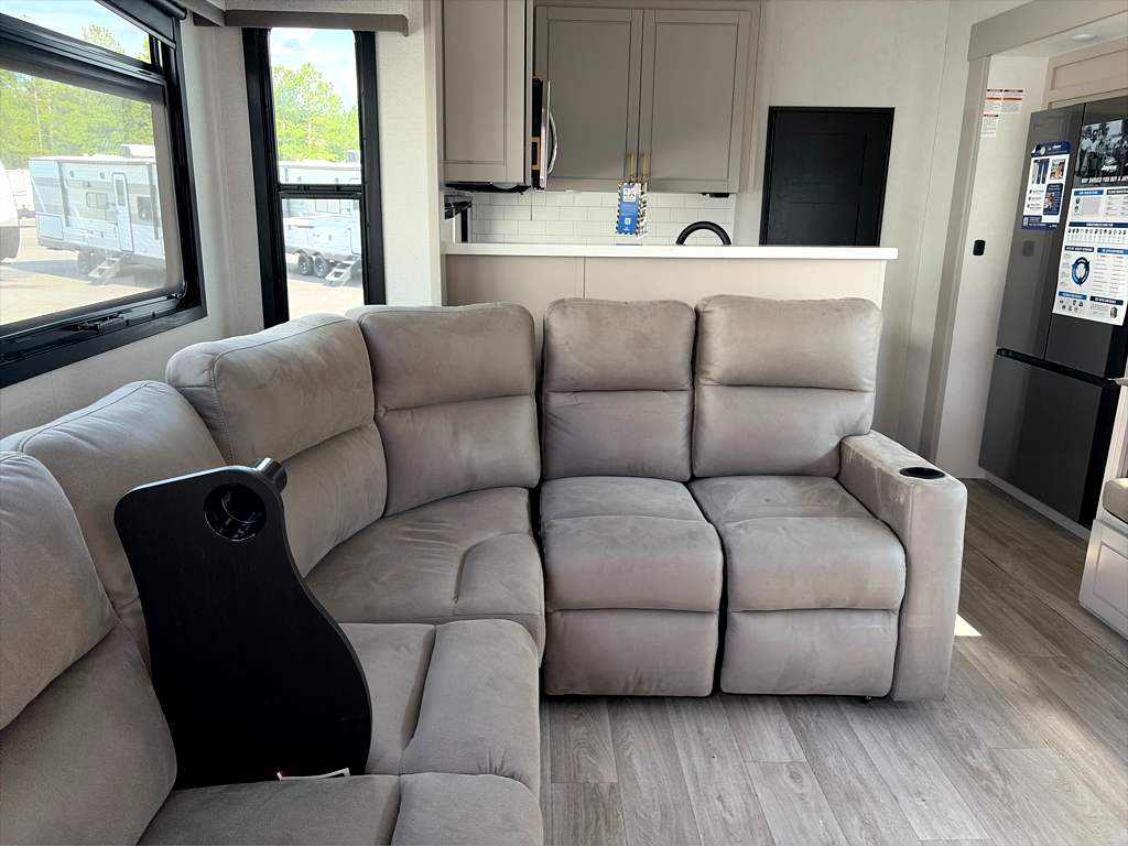 2027 JAYCO NORTH POINT 391TBBH - Image 7