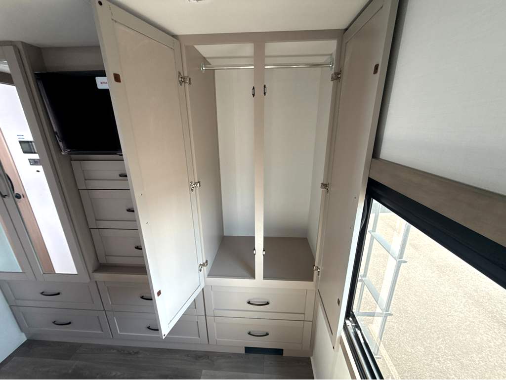 2027 JAYCO PRECEPT 31UL - Image 28