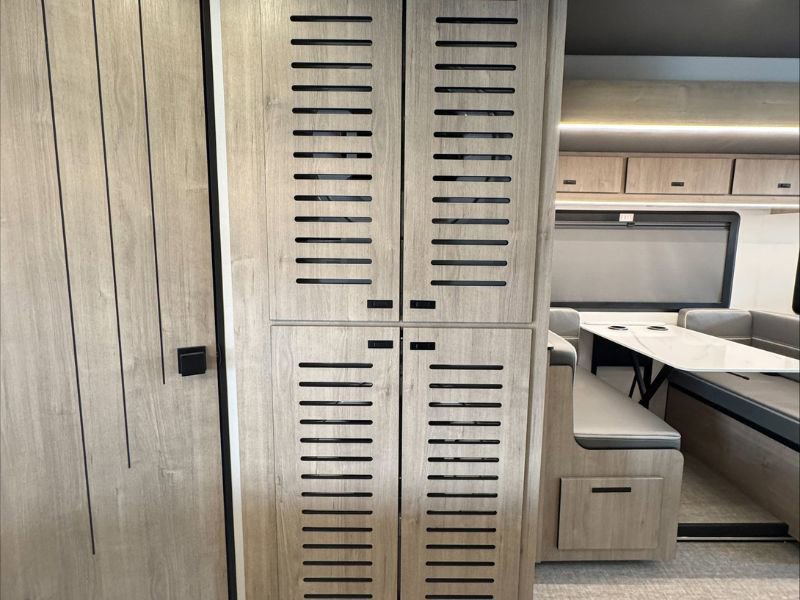 2026 GRAND DESIGN LINEAGE SERIES F 31ZW - Image 25