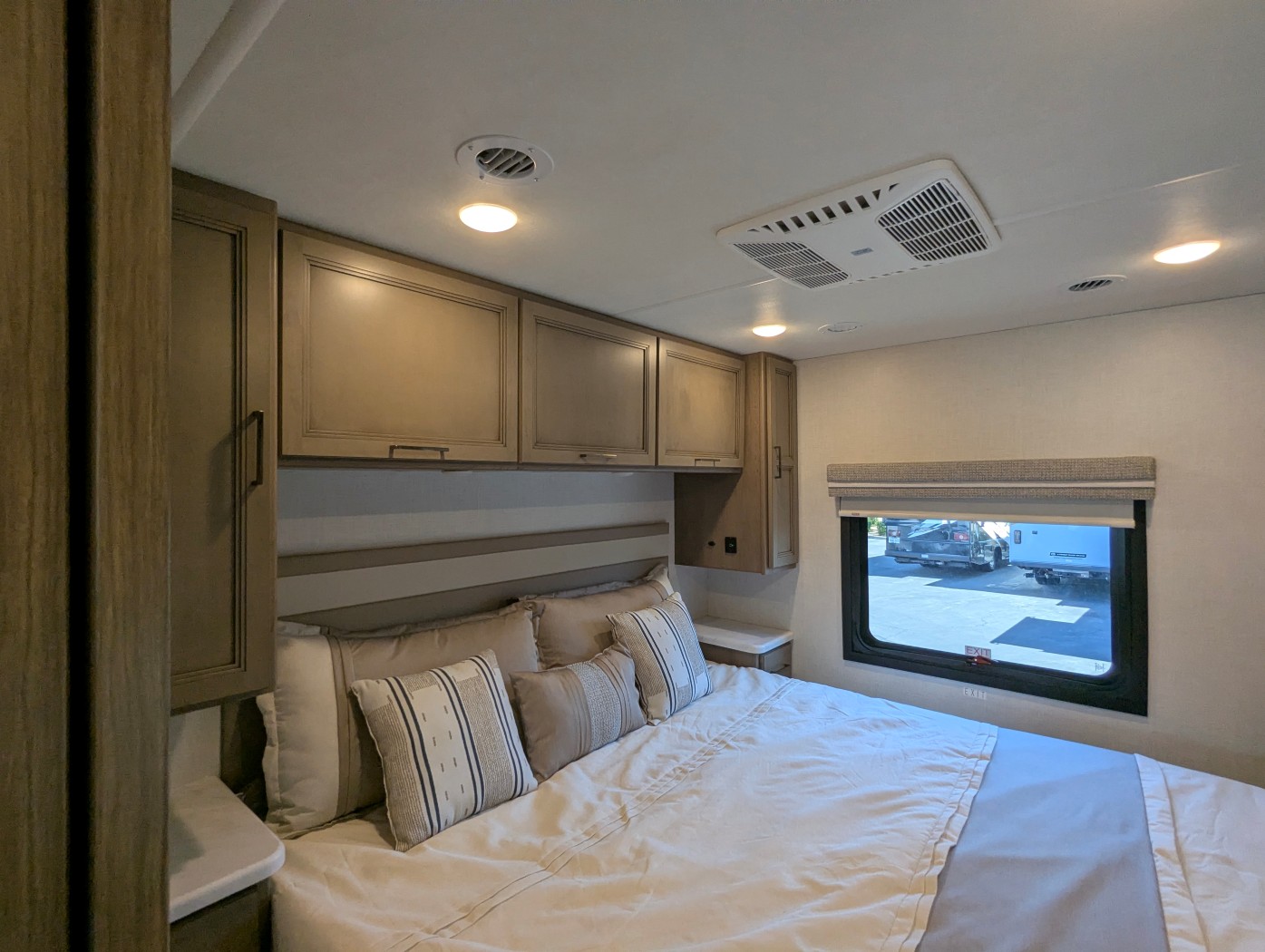 2027 Thor Motor Coach Windsport 29L - Image 39