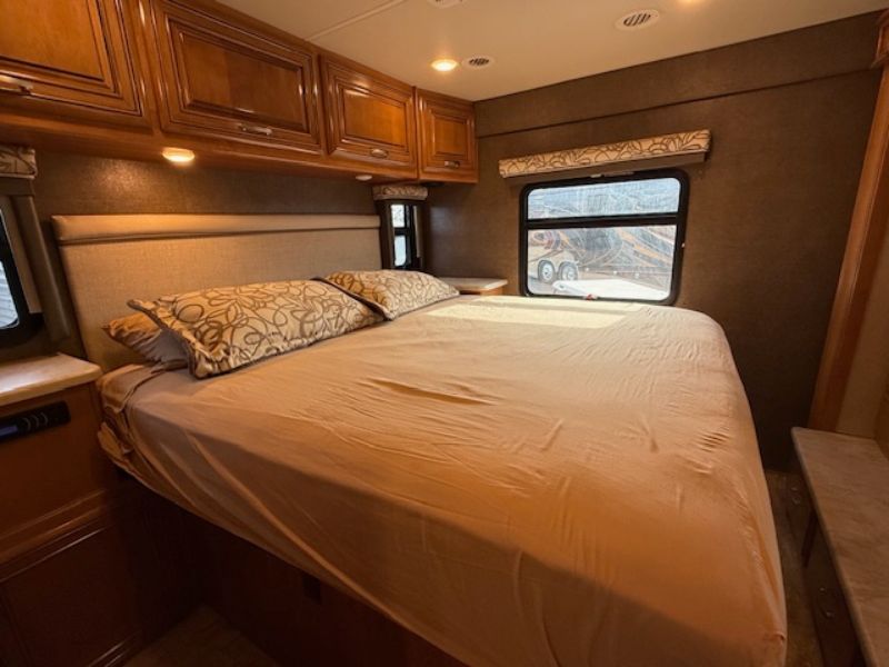 2017 Thor Motor Coach Four Winds Super C 35SB - Image 19