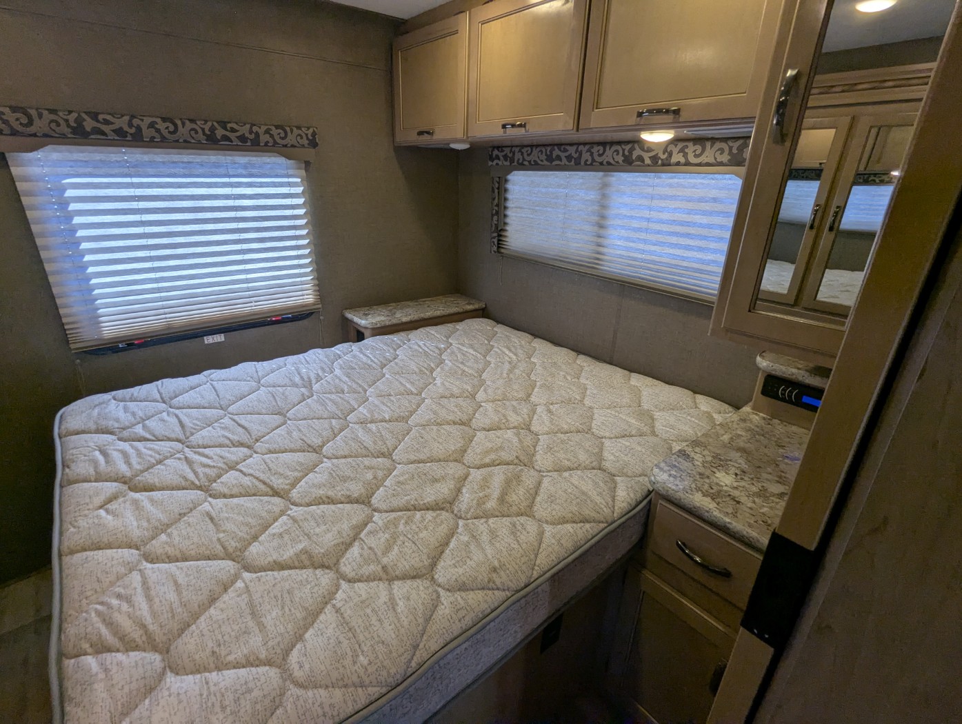 2018 Thor Motor Coach Four Winds 30D - Image 10