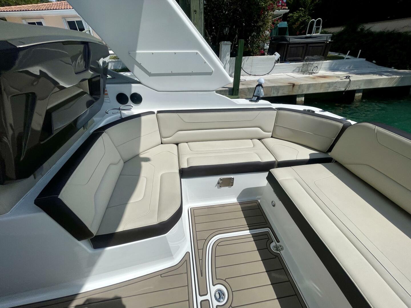 2016 Monterey 335 Sport Yacht - Image 21