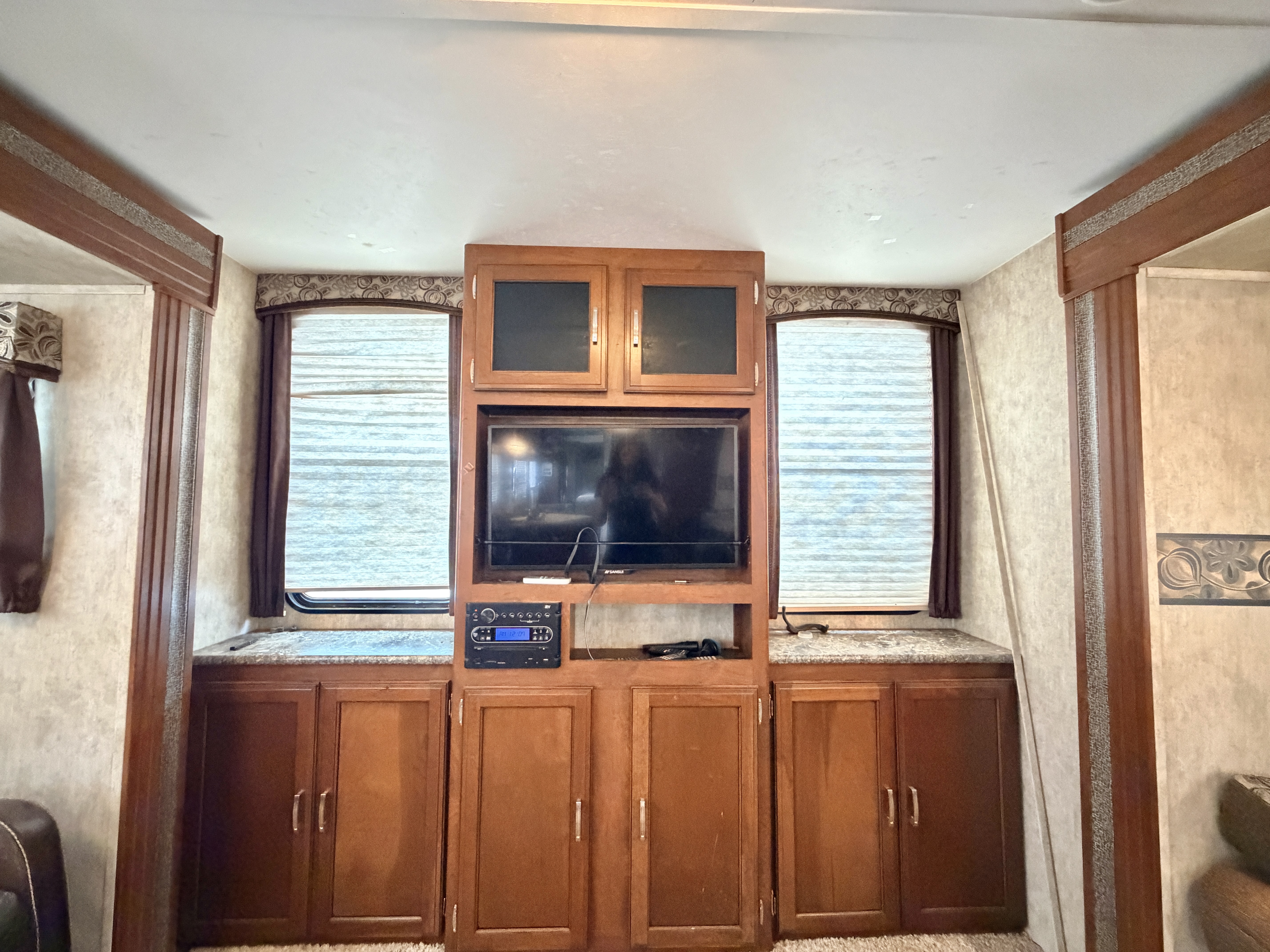 2015 Keystone PASSPORT GRAND TOURING 3180RE - Image 13