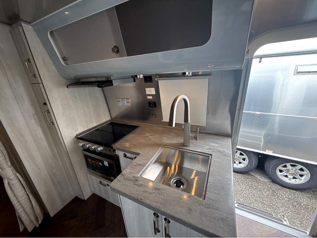 2026 Airstream International 25FB - Image 17