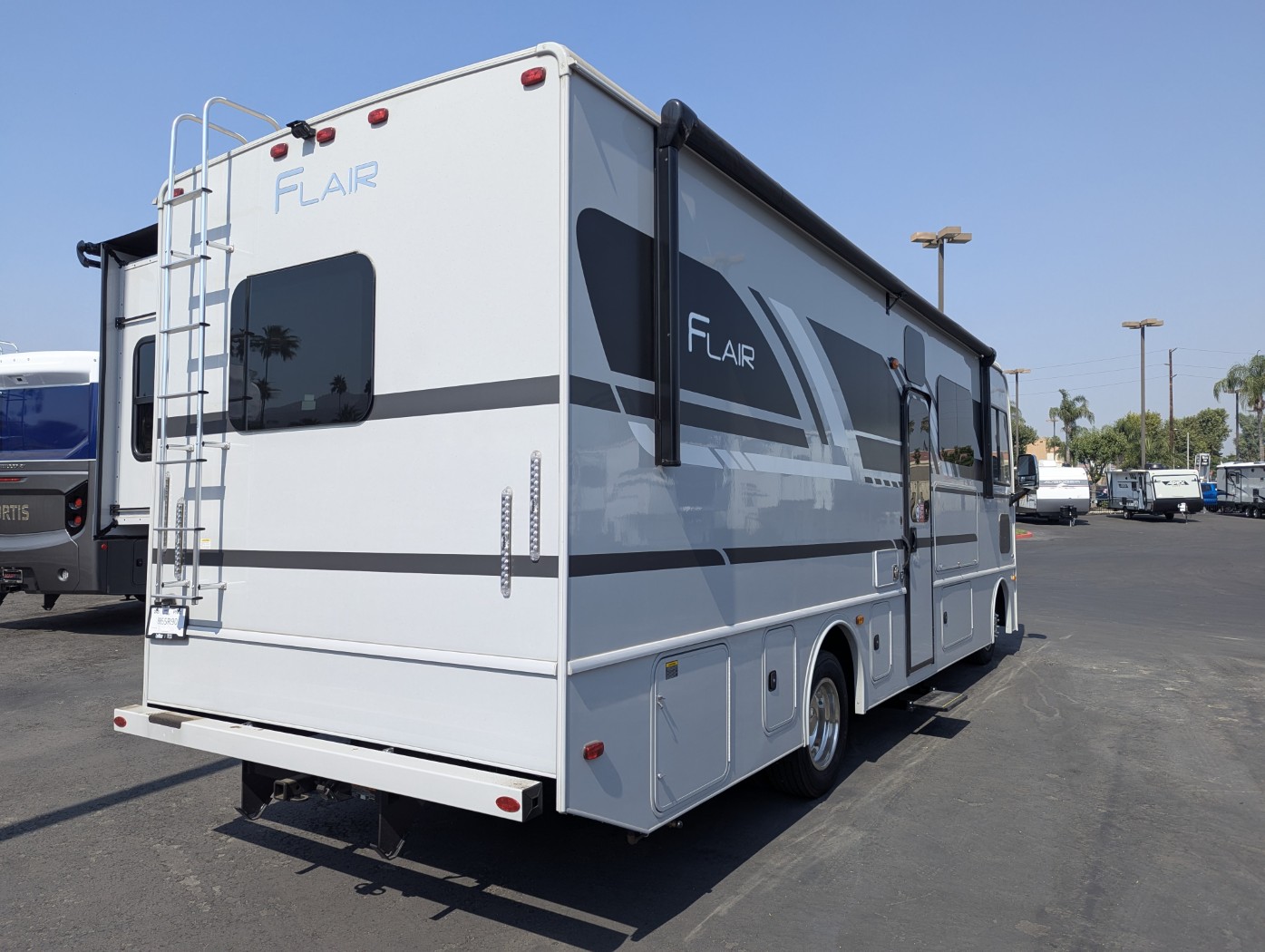 2025 Fleetwood Flair 28A - Image 5