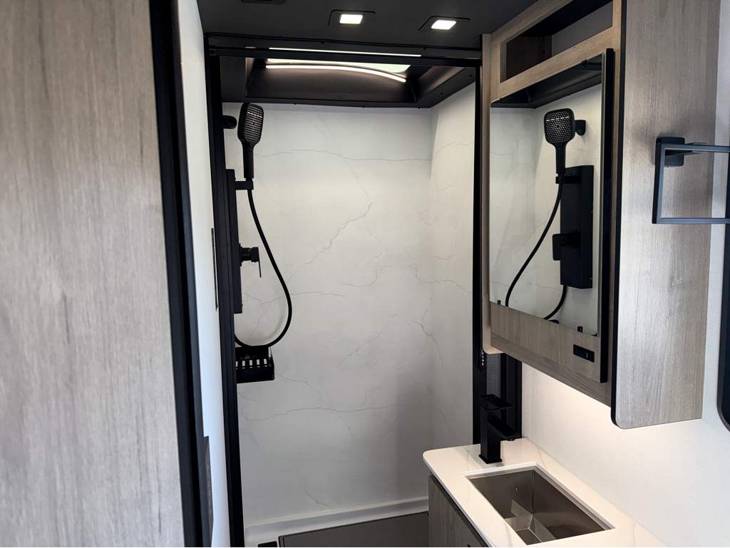 2026 GRAND DESIGN LINEAGE SERIES F 31ZW - Image 26